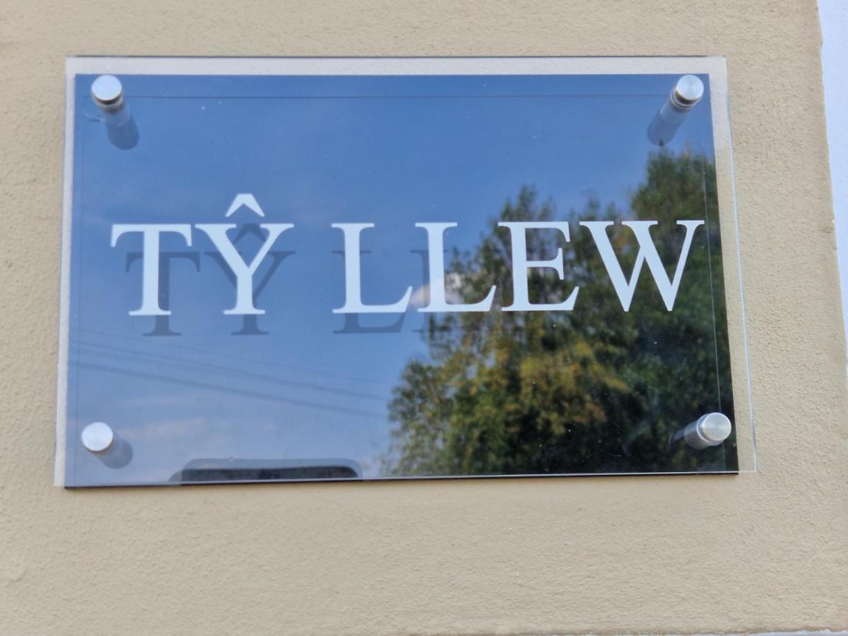 Ty Llew Hotel Llandysilio Exterior photo
